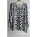 Women Round Neck Cardigan Patterned Knitwear with Button